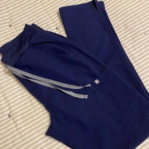 Figs high waisted Yola scrub pants. Never worn. Small/ tall, navy